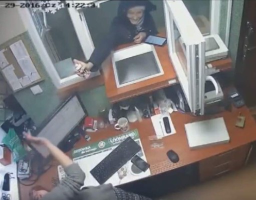 Anciana se hace viral por su agilidad para robar