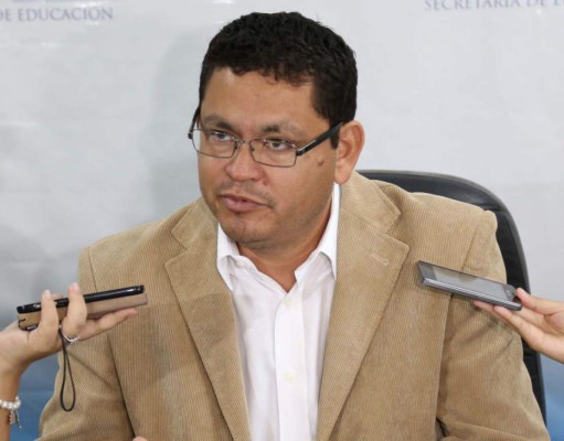 Marlon Escoto deja Educación y retoma las riendas de la UNA