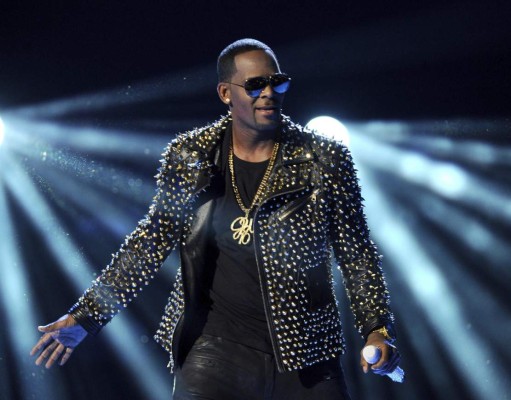 R. Kelly es aislado tras sufrir ataque en la cárcel