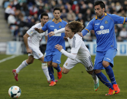 Real Madrid aguanta el pulso en la Liga con un paseo por Getafe