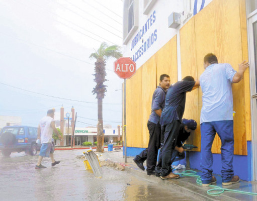 Huracán Jimena se debilita a categoría 2