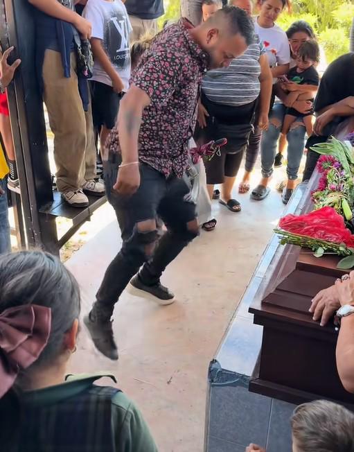 Con bailes al ritmo del tra, tra despiden a joven asesinado en Tegucigalpa