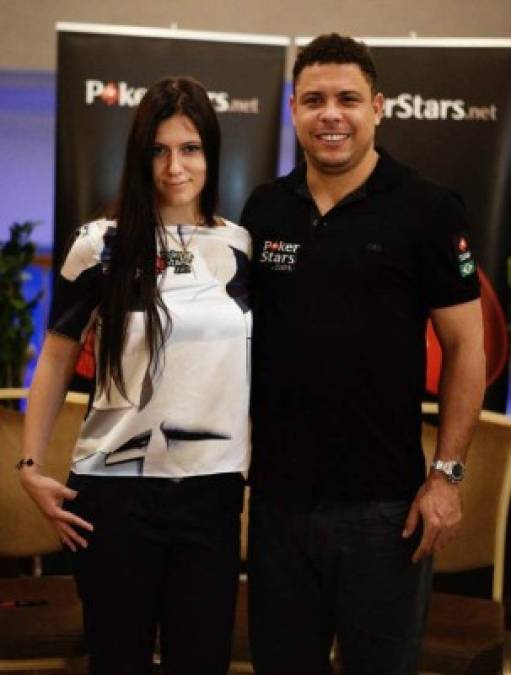 La joven rusa también disfrutaba del fútbol. En su momento compartió con el ex astro brasileño Ronaldo Nazario, también jugador de Póker.