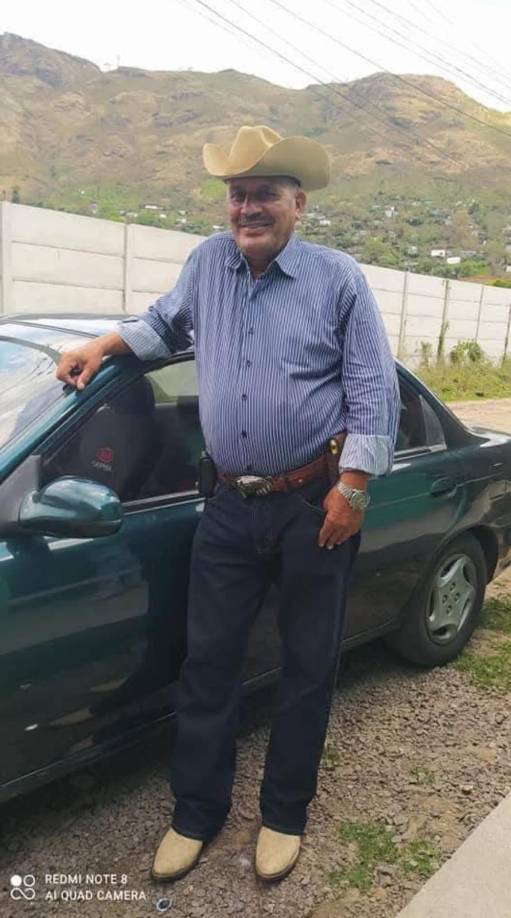 Según reportaron medios locales, el accidente se produjo cuando Salinas no activó el freno de emergencia del vehículo, lo que provocó que este mismo lo atropellara.