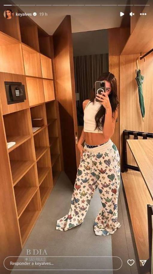 Lo curioso es que Key Alves también compartió una imagen desde el mismo lugar en el que estaba el jugador.