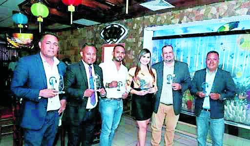 Alcaldía galardona a periodistas ceibeños