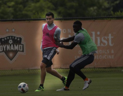 Tras huir de Honduras, Escalante ya entrena con el Houston Dynamo