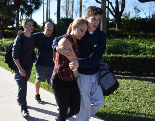 Luto y dolor en Florida tras masacre en colegio de Parkland