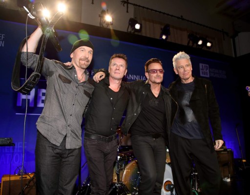 U2 pagará refugios para 2,000 familias afectadas por sismos