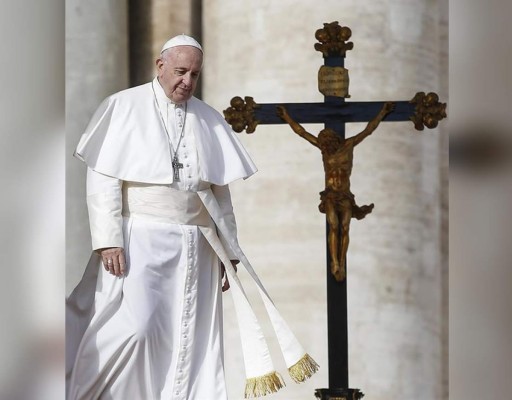 El Papa invita a víctimas de abusos a una reunión de obispos en febrero