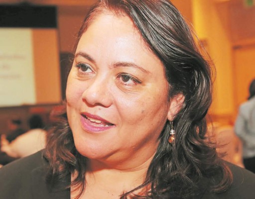 Para Gabriela Núñez, René Fernández Rosa debe sustituir a Eduardo Gauggel