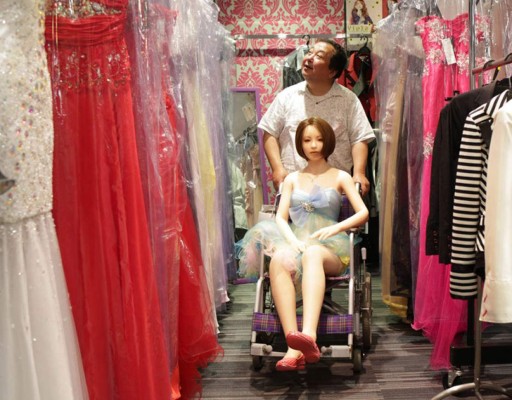 Japonés deja a su esposa por una 'muñeca del amor” de silicona