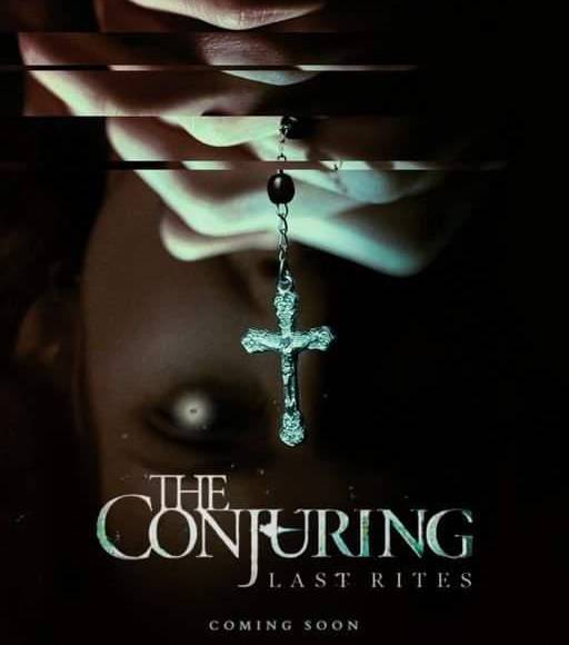 La saga de El Conjuro comenzó en 2013 y está formada por varias películas que se basan en los casos, supuestamente reales, de los investigadores paranormales Ed y Lorraine Warren, quienes usan sus habilidades para ayudar a personas a resolver casos de posesiones, espíritus y hasta muñecas malditas que los acosan. Sobre la nueva entrega, y en entrevista con Collider, James Wan dijo: “Queremos tomarnos nuestro tiempo para asegurarnos de hacerlo bien y asegurarnos de que la emoción de las historias de Warren que queremos contar, y avanzar, y potencialmente concluir, solo queremos asegurarnos de que es lo correcto, la historia correcta que estamos contando”. 