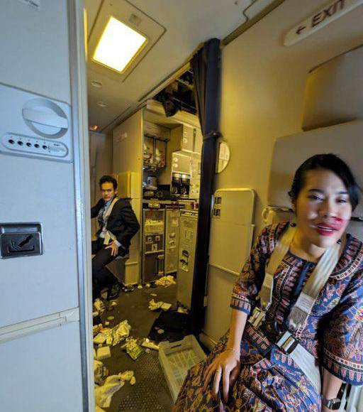 “Nuestra prioridad es brindar toda la asistencia posible a todos los pasajeros y tripulantes a bordo del avión. Estamos trabajando con las autoridades de Tailandia para brindar la ayuda médica necesaria y enviando un equipo a Bangkok para brindar cualquier apoyo adicional”, explica la compañía.