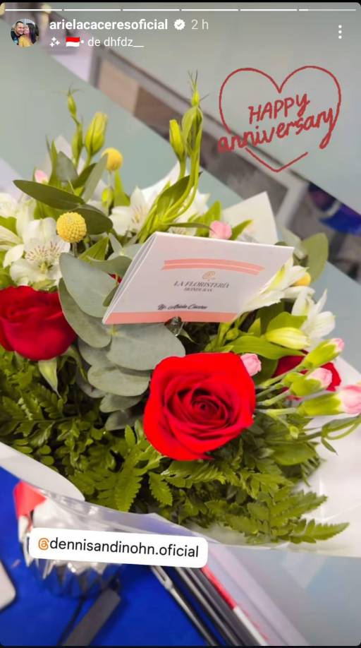 Este ramo de rosas fue el que Andino le mandó a su esposa, el cual Ariela compartió en su cuenta de Instagram. 