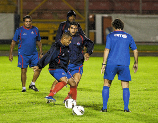 Motagua encarrila el boleto con una goleada