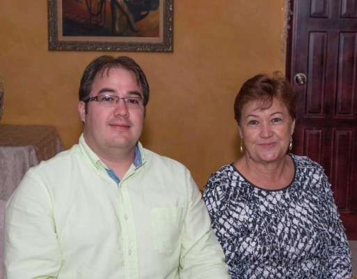 Aníbal Hernández y Michelle Montoya se comprometen