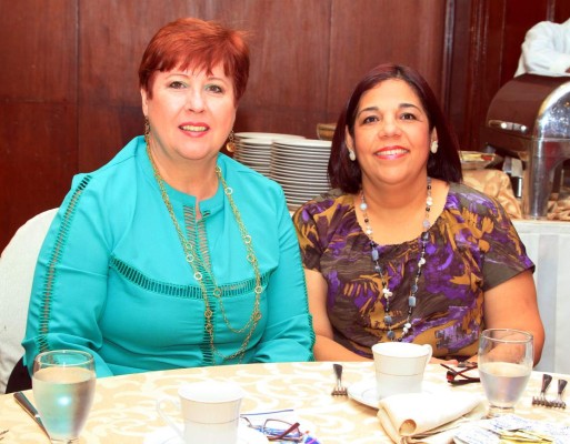 Grupo Ayuda celebra su cuarto desayuno solidario