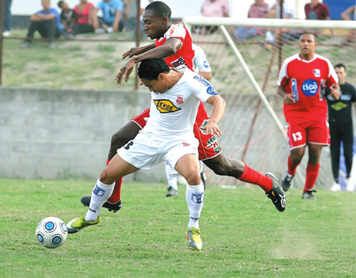 Savio toma un respiro venciendo al Vida