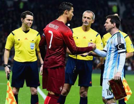 Video: El afectuoso saludo entre Cristiano y Messi