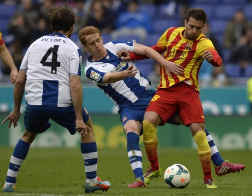 El Barça se lleva el derbi catalán con un gol de penal de Leo Messi