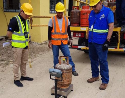 Ministerio Público verifica peso de cilindros de gas LPG tras denuncias