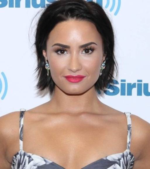 Demi Lovato: la actriz y cantante confesó que recibe tratamiento para el trastorno bipolar, un trastorno mental donde el afectado suele oscilar entre la alegría y la tristeza de una manera mucho más extrema que las personas que no padecen esta patología.