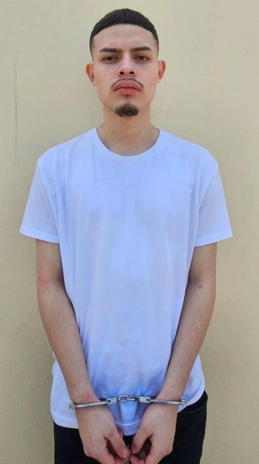 Sin embargo, el órgano jurisdiccional, en audiencia de Declaración de Imputado le otorgó medidas distintas a la detención judicial, quienes no tomaron en consideración el grado de peligrosidad del encausado, ni las armas de alto poder destructivo que se le decomisaron, como lo establece la norma.