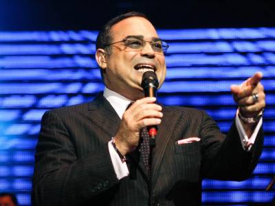 Gilberto Santa Rosa será condecorado con un doctor honoris causa