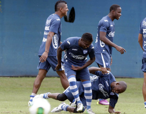 Selección de Honduras saldrá con un equipo ofensivo contra México
