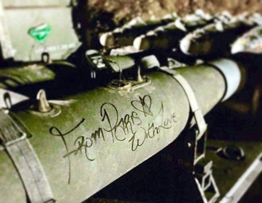'De París, con amor': El mensaje en los misiles que bombardean al ISIS