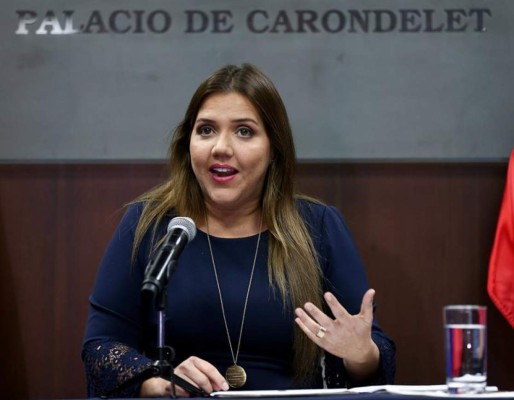 Vicepresidenta de Ecuador renuncia tras ser acusada de corrupción