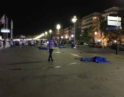 Atentado en Francia: Un camión embiste una multitud