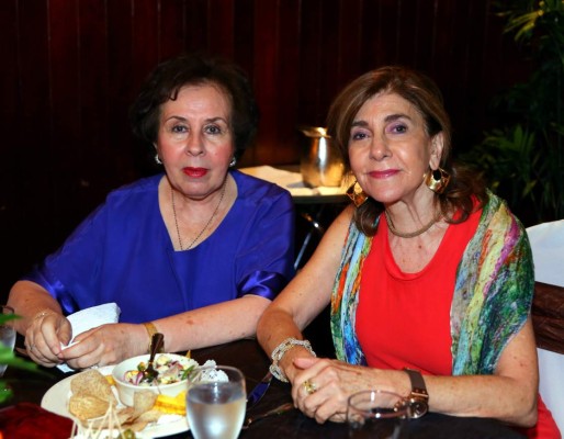 Napoleón Larach celebra su natalico