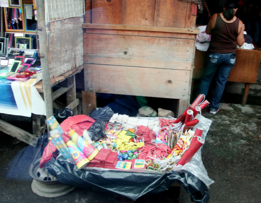 Descarada venta de pólvora en San Pedro Sula