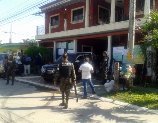 Inspeccionan con perros antidroga otra vez la casa de Ada Muñoz