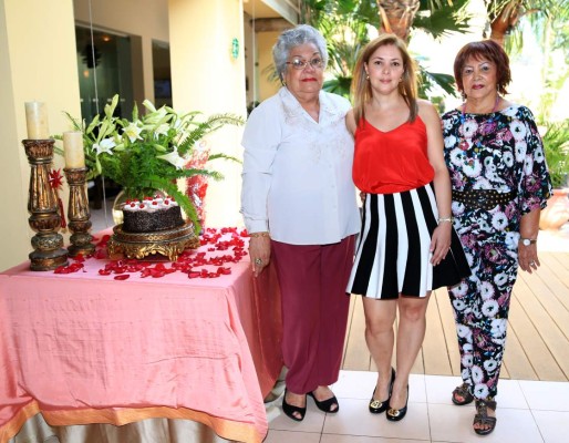 Claudia Córdoba de Prego es agasajada por su cumpleaños