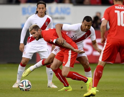 Suiza se impone a Perú pero sigue sin destilar buenas sensaciones