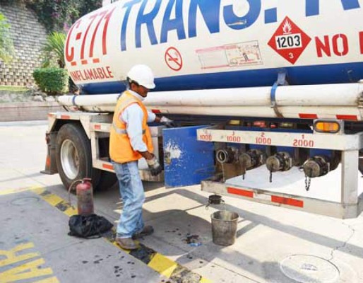 Gasolina regular y súper en Honduras bajarán de precios el lunes