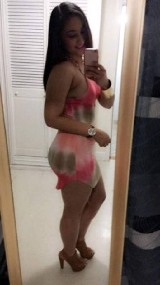 Pamela Hernández ha sido un gran respaldo de Diego Reyes en su carrera. 'Siempre le he ido al Olimpia, pero cuando toca cambiar por él, me cambio', señala la guapa sampedrana.