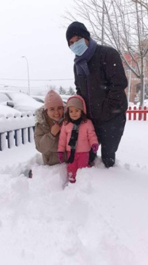 Las vías terrestres, ferroviarias y aéreas han sido cortadas por la nieve que se abaten desde el viernes por la tarde sobre gran parte de España.
