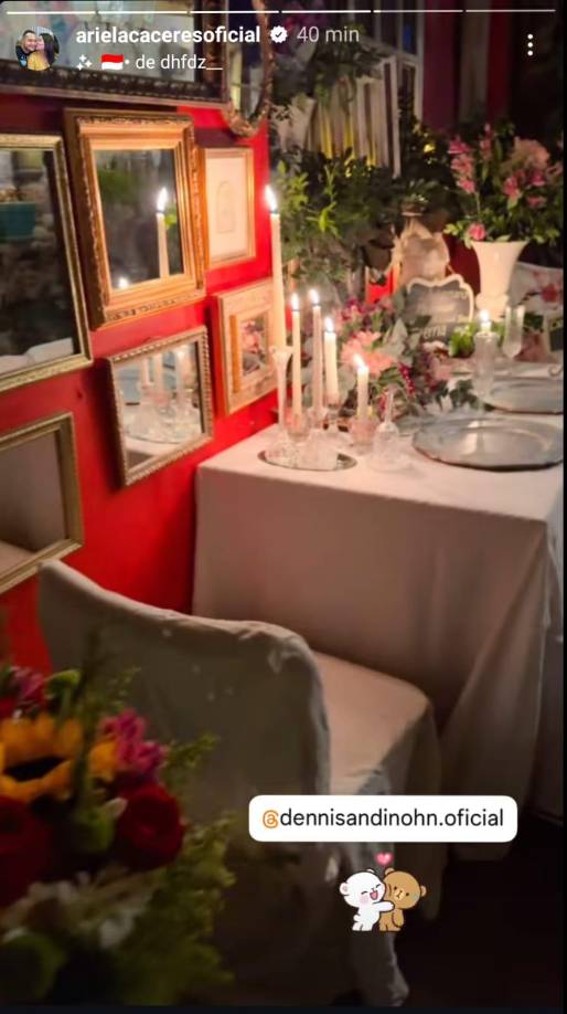 Y se trataba de una cena romántica, donde se podían apreciar velas aromáticas, una mesa blanca con elegantes floreros que adornaban la mesa, esto ante la sorpresa y las palabras de agradecimiento de la presentadora de HCH. 