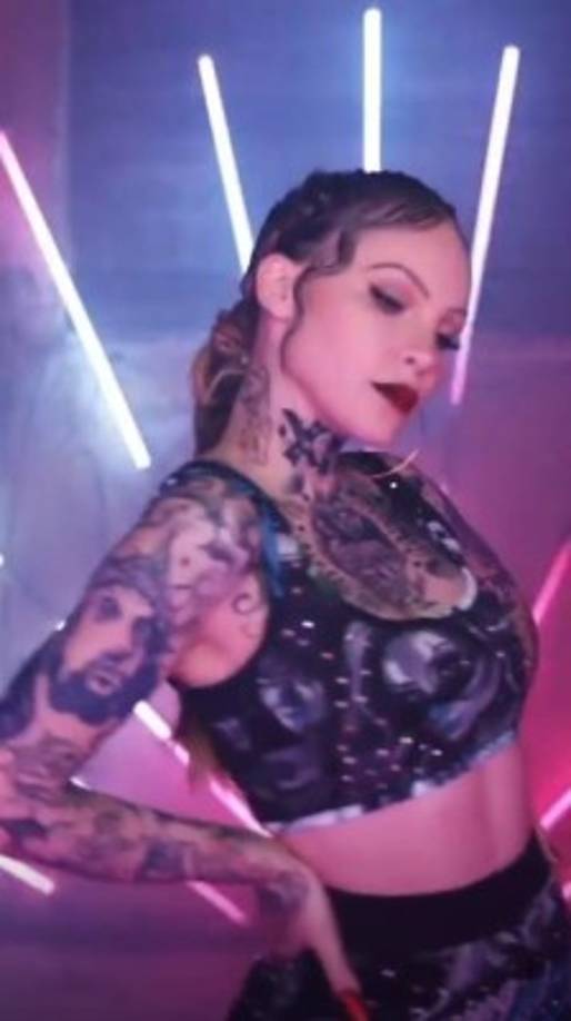 Belinda agradeció sus tatuajes al artista del tatuaje Josafatt Medellin Ramírez.<br/>