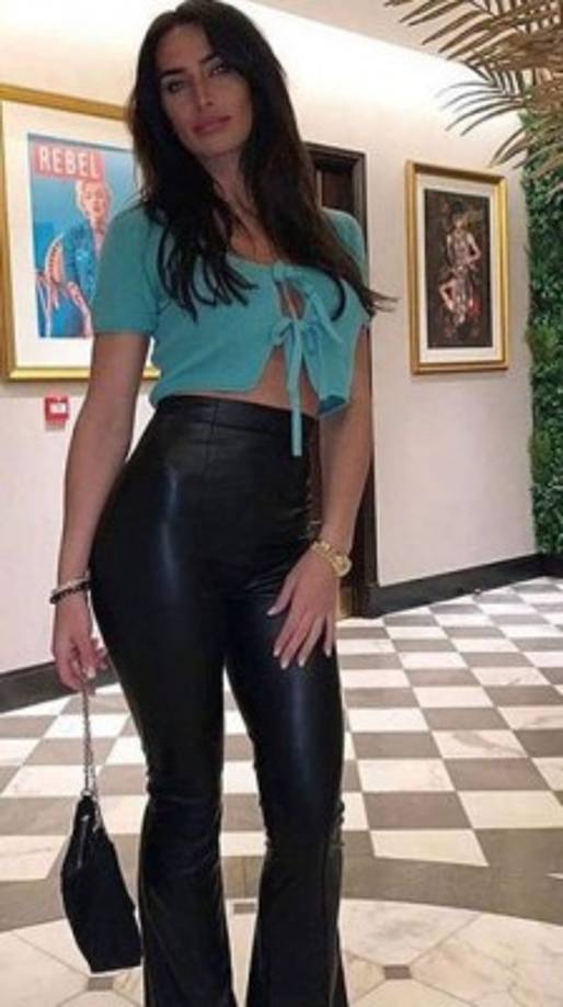 'He tratado de odiarlo, pero ¿cómo puedo odiar al hombre que mis hijos aman tanto? Antes de la infidelidad, él era mi mejor amigo, mi alma gemela. Podía contar con él para cualquier cosa. Pero nada de lo que pensé que teníamos se siente real porque me apuñaló por la espalda', relató Annie Kilner, esposa de Kyle Walker.