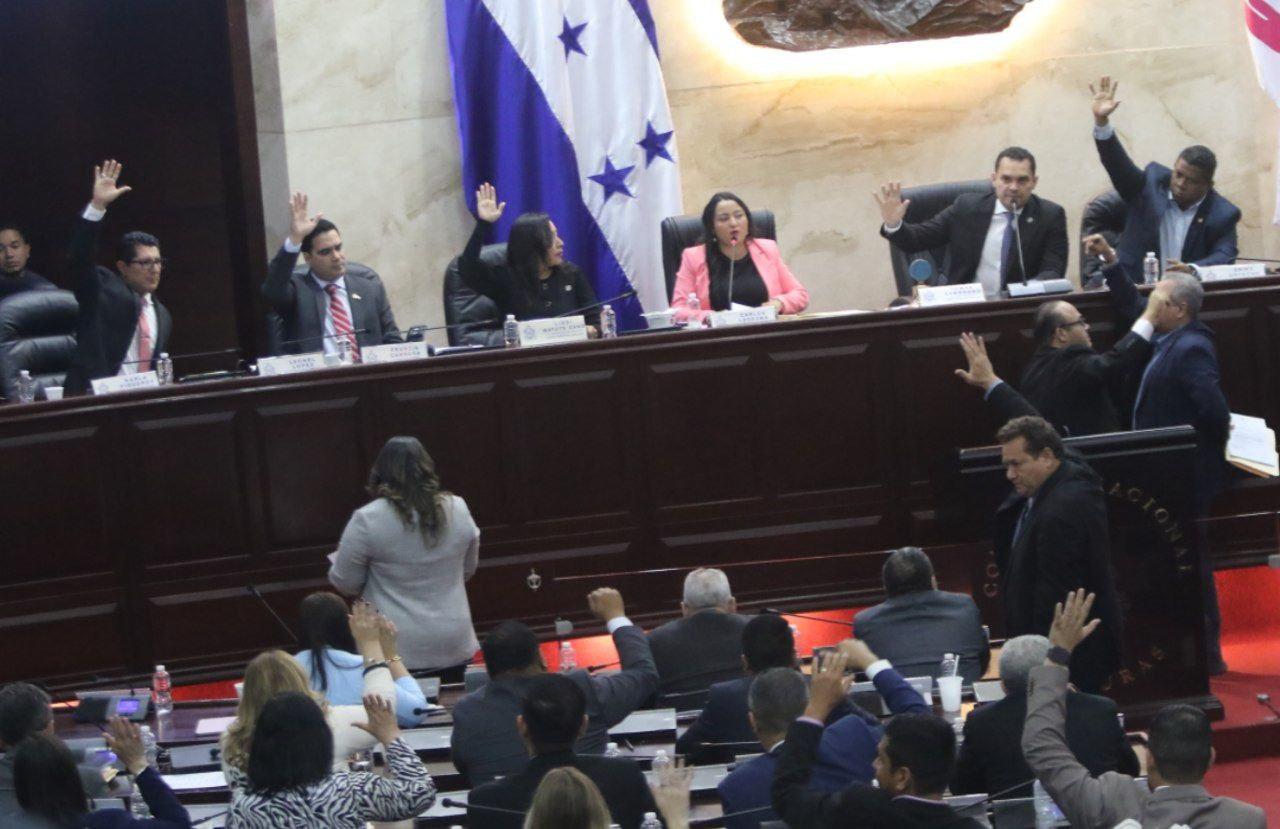 Congreso envía a verificar 14,000 firmas para definir juicio político por Ley Agroindustrial