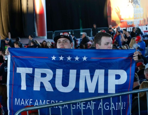 People wait to see US Republican Presidential nominee Donald Trump addresssupporters at Freedom Hill Amphitheater on November 6, 2016 in in Sterling Heights, Michigan.Donald Trump barnstorms five states Sunday while Hillary Clinton implores her most fervent supporters to get to the polls, in a frenetic final 48-hour dash to the US presidential election. / AFP PHOTO / JEFF KOWALSKY