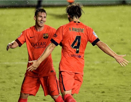 El líder Barcelona golea en su visita al Levante con un gran Messi