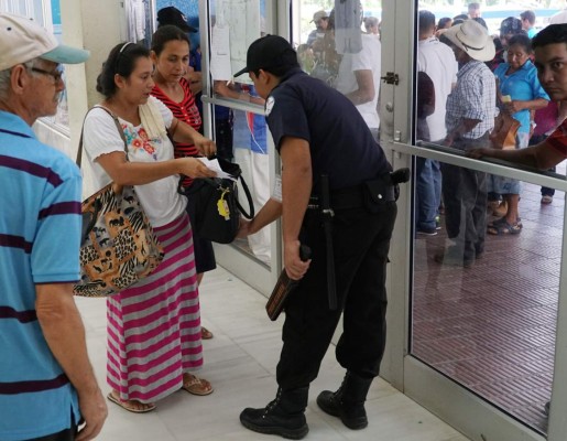 Militares ya no cuidan el hospital Mario Rivas