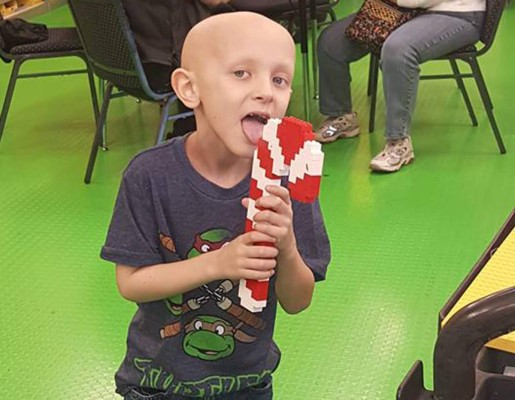 Niño de EUA enfermo de cáncer conmueve a los internautas chinos