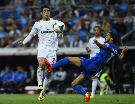 Real Madrid golea al Almería y baja al Barça del segundo puesto